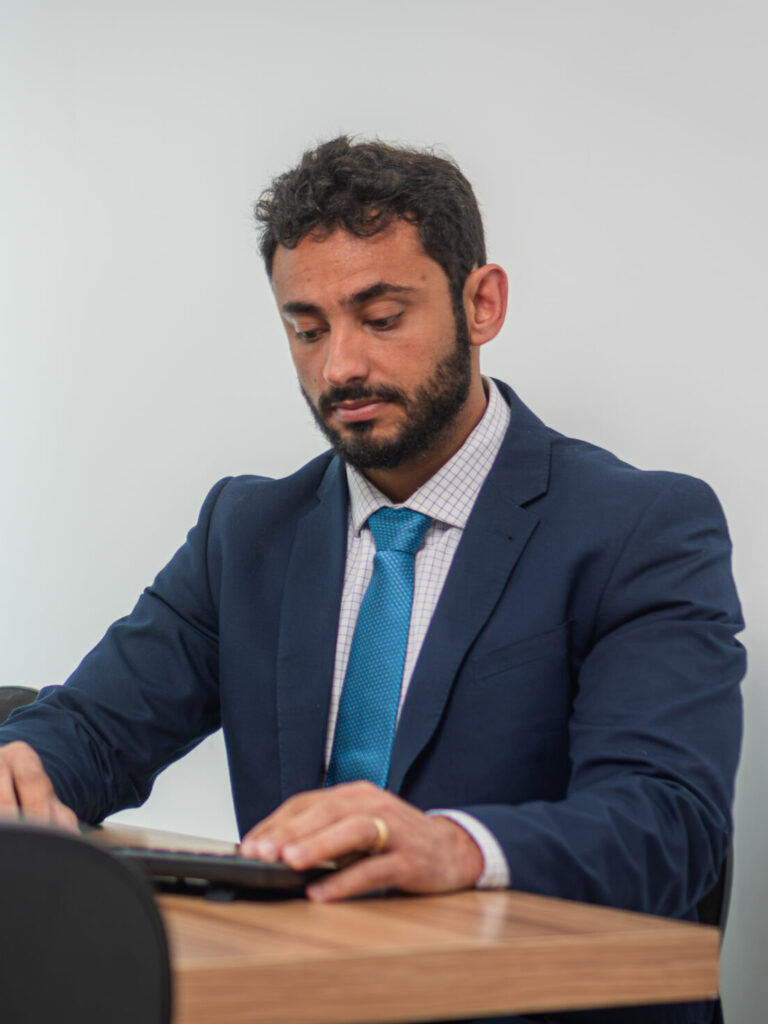 Dr. Vinícius Santos